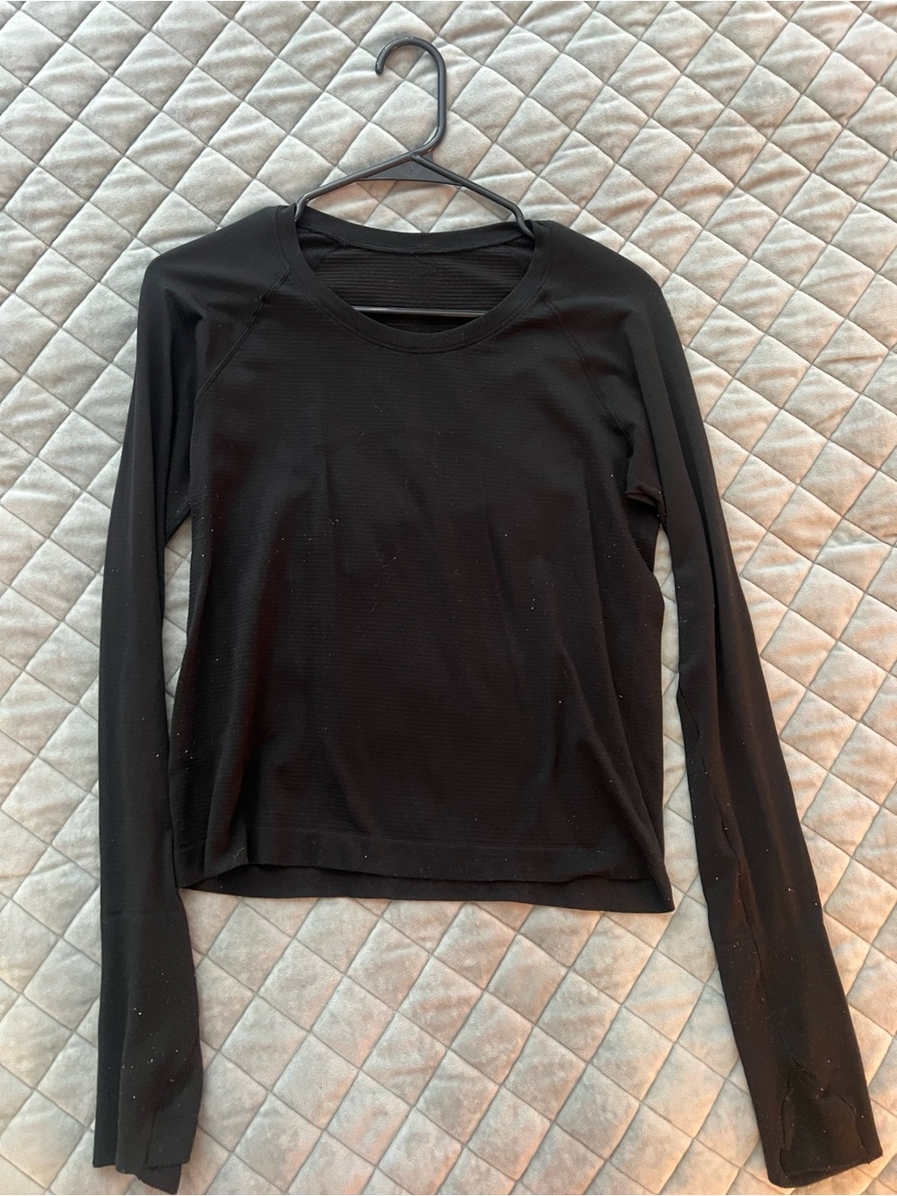 Lululemon Swiftly Black Long Sleeve size 8 bad pilling